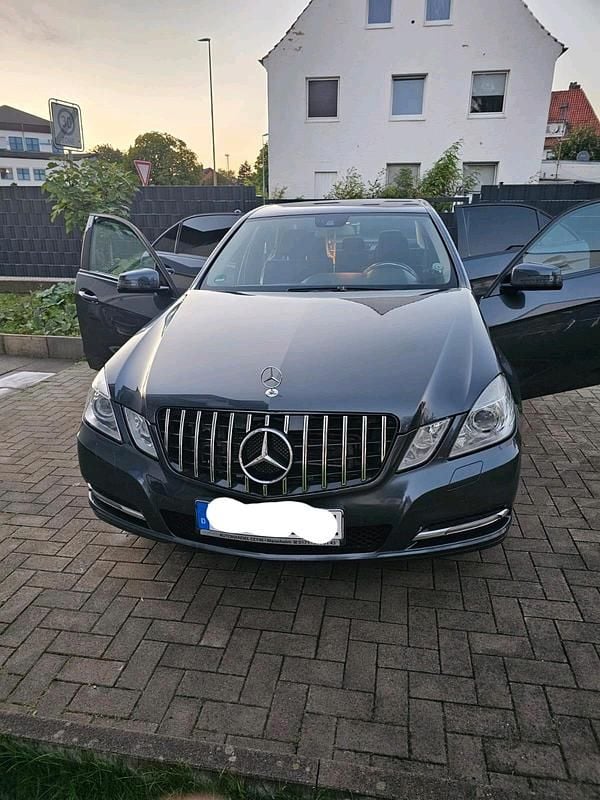 Gebraucht Mercedes E300 231 PS (169 kW) 2010 Grau Limousine