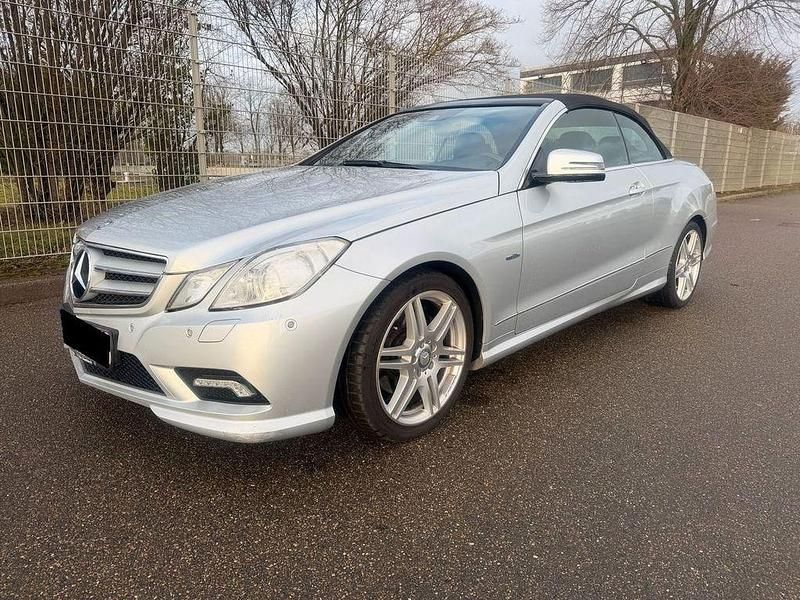 Silber Gebraucht 2010 Mercedes E200 AMG line Cabrio | 14.500 € (Etwas zu teuer) - Bild 1/4