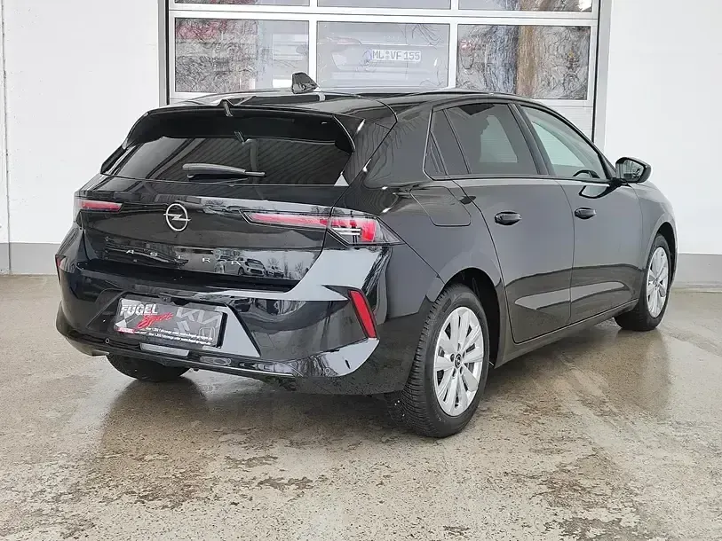Gebraucht Opel Astra Elegance 131 PS (96 kW) 2023 Karbon schwarz (metallic) Limousine