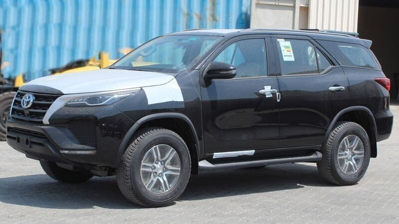 Schwarz Neu 2025 Toyota Fortuner SUV | 32.500 € - Bild 1/4