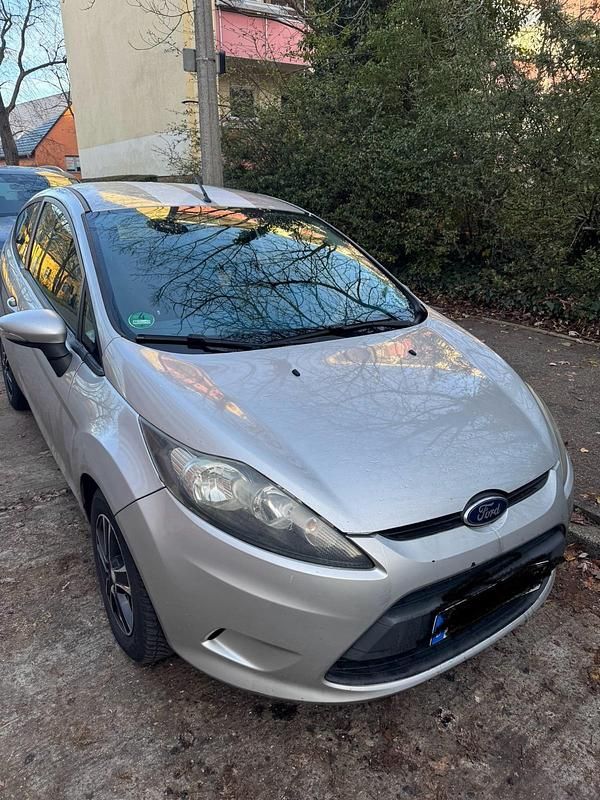 Gebraucht Ford Fiesta 90 PS (66 kW) 2009 Silber Kleinwagen