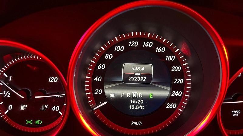 Gebraucht Mercedes C220 200 PS (147 kW) 2012 Schwarz Kombi