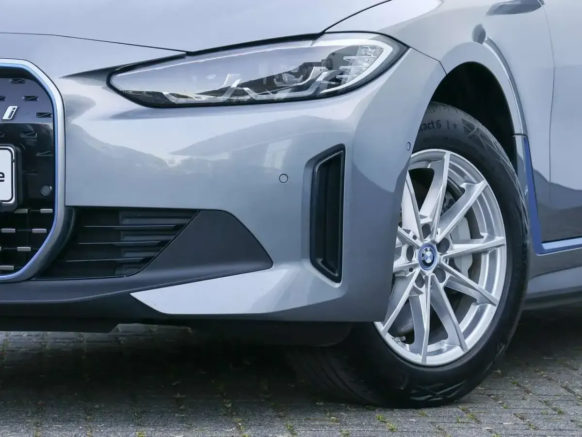 Gebraucht BMW i4 Sport Line 210 kW (286 PS) 2024 Skyscraper grau Limousine