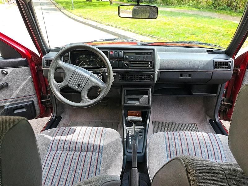Second-hand VW Jetta 72 CP (52 kW) 1988 Roșu Berlinǎ