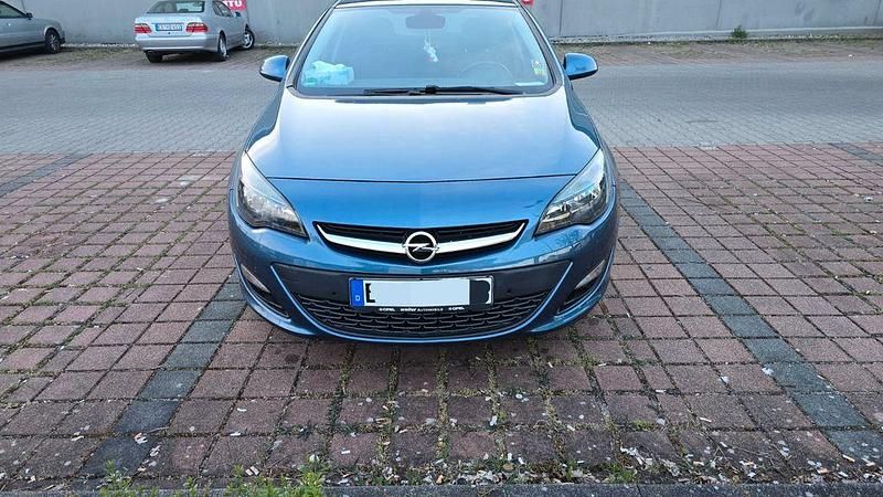 Second-hand Opel Astra 140 CP (102 kW) 2015 Albastru Berlinǎ