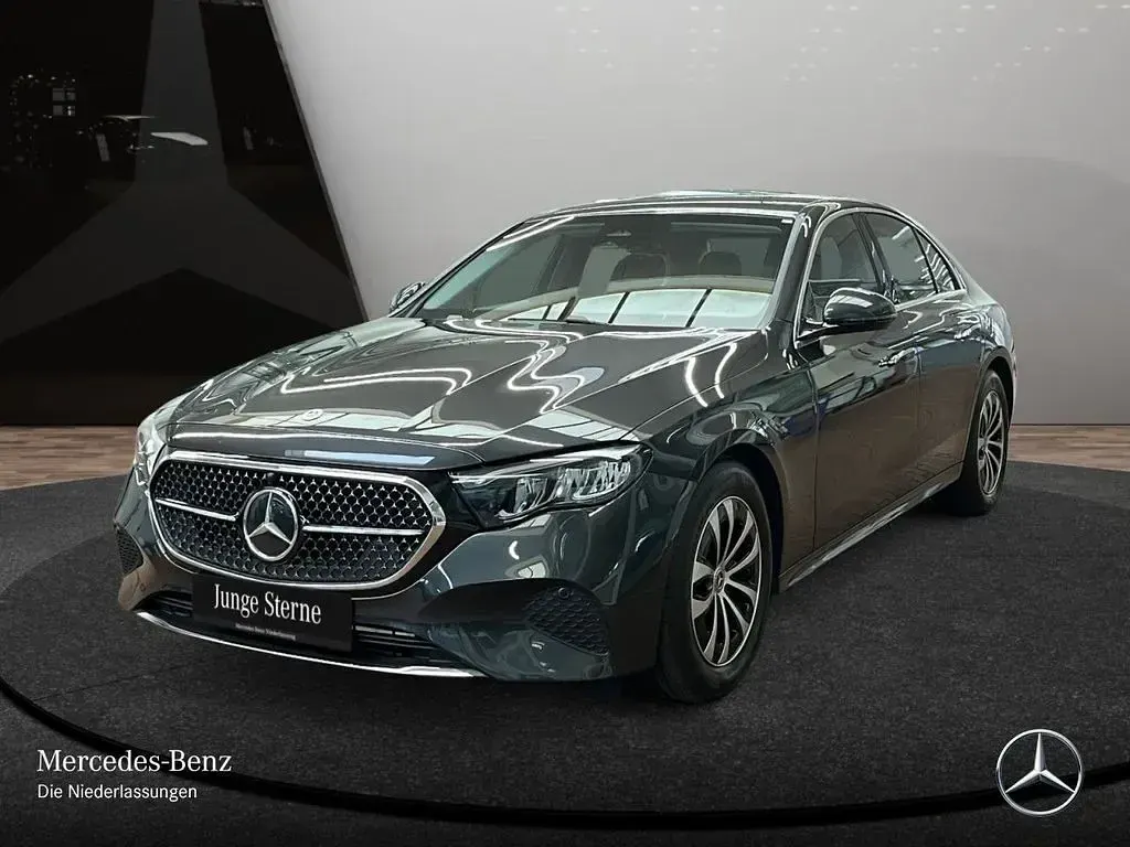 Usado Mercedes E220 Advanced 197 CV (144 kW) 2025 Gris Berlina