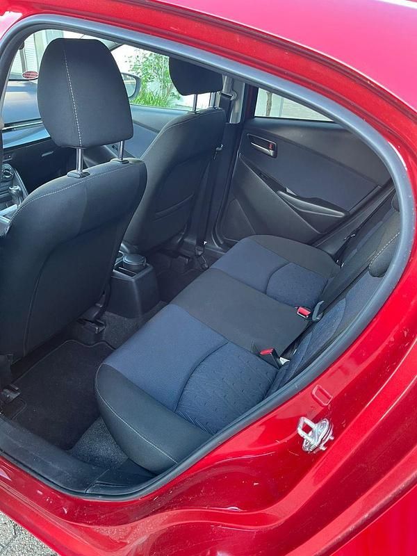 Gebraucht Mazda 2 Exclusive-Line 90 PS (66 kW) 2015 Rot Kleinwagen