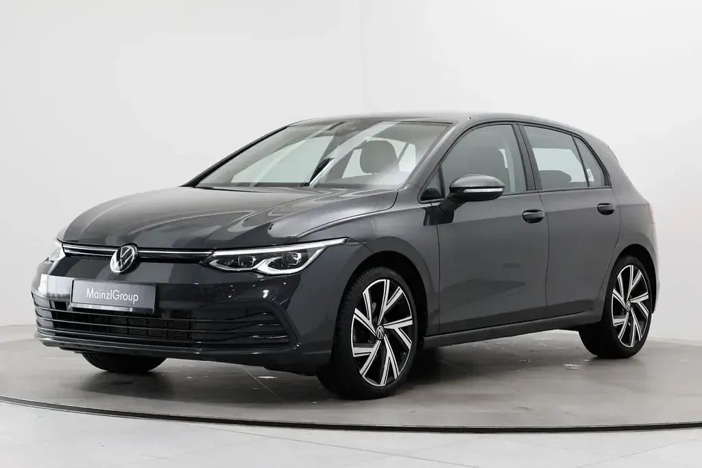 Gebraucht VW Golf VIII Life 150 PS (110 kW) 2023 Grau Limousine