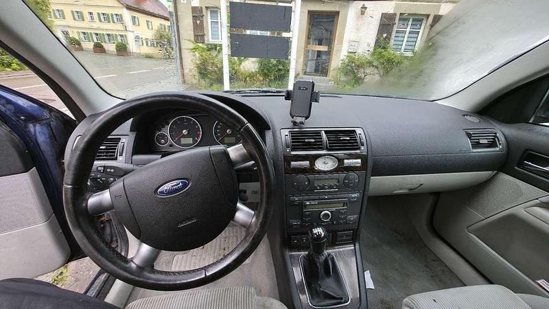 Gebraucht Ford Mondeo Ghia 131 PS (96 kW) 2004 Blau Limousine
