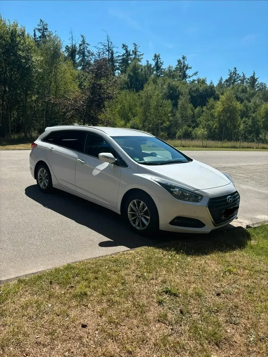 Gebraucht Hyundai i40 135 PS (99 kW) 2017 Weiß Kombi