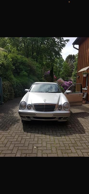 Silber Gebraucht 2000 Mercedes E200 Limousine | 4.990 € (Fairer Preis) - Bild 1/4