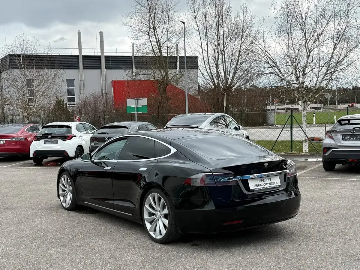 Käytetty Tesla Model S 310 kW (422 HP) 2018 Musta Viistoperä