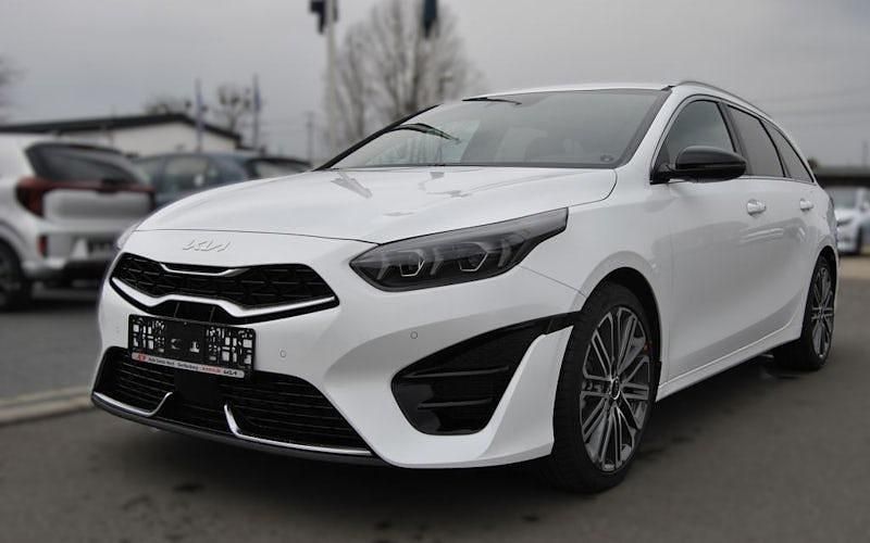 Weiß Gebraucht 2025 Kia Ceed Sportswagon GT-Line Kombi | 29.412 € (Etwas zu teuer) - Bild 1/1