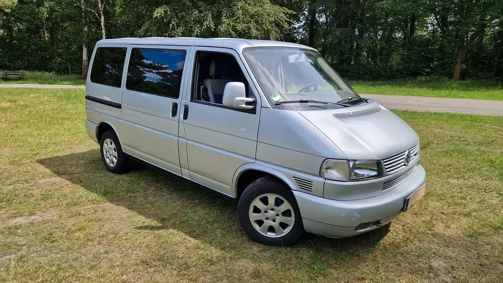 Gebraucht VW Multivan 102 PS (75 kW) 2000 Silber Van / Kleinbus