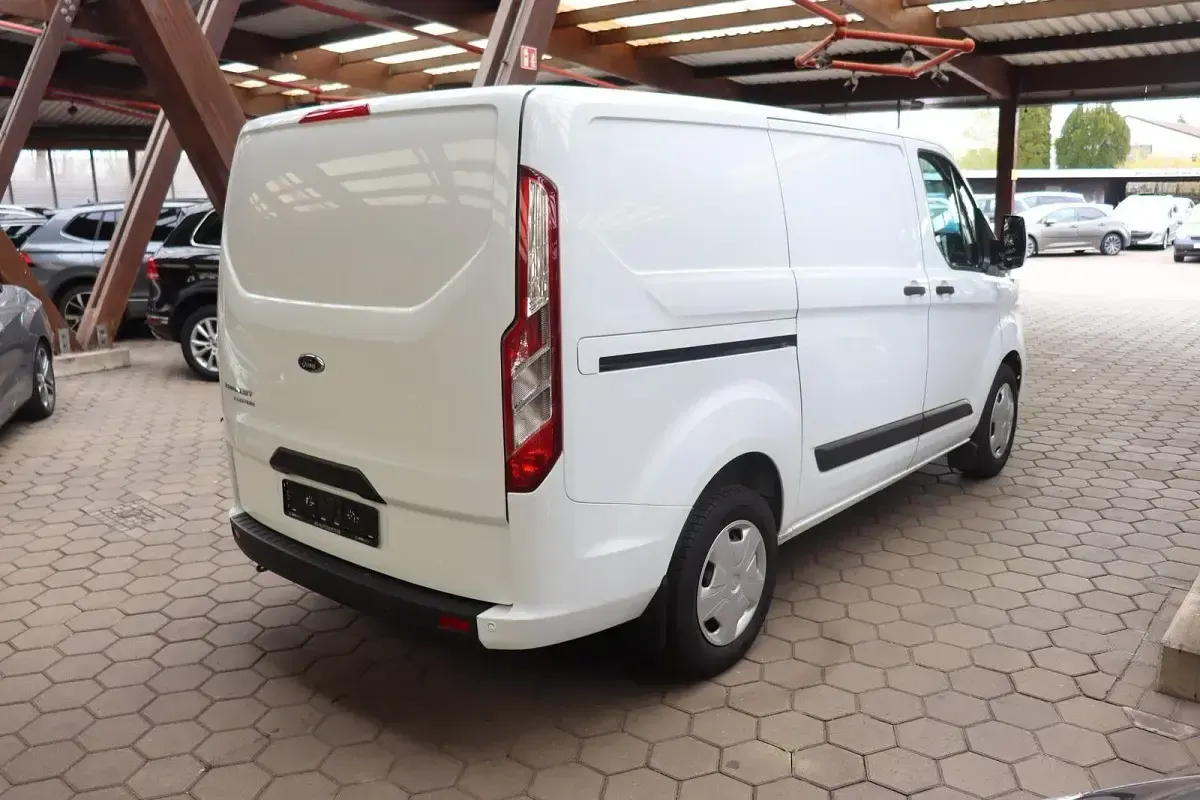 Gebraucht Ford 300 131 PS (96 kW) 2023 Weiß Van / Kleinbus
