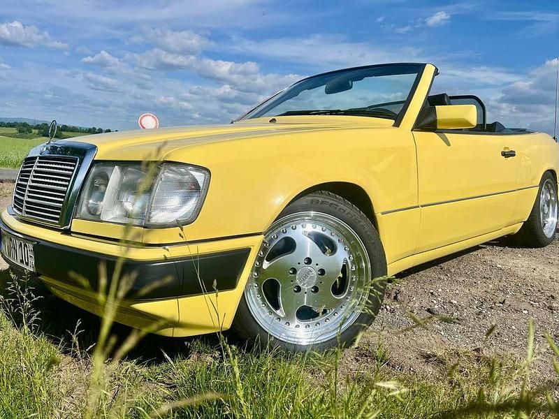 Gelb Gebraucht 1992 Mercedes E300 Cabrio | 23.000 € - Bild 1/4