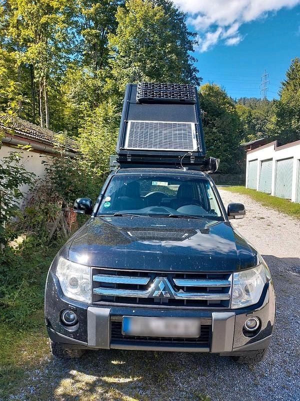 Schwarz Gebraucht 2007 Mitsubishi Pajero Instyle SUV | 24.200 € - Bild 1/4