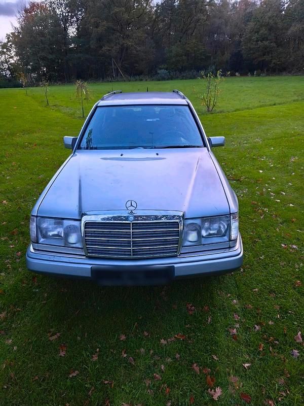 Gebraucht Mercedes 300 113 PS (83 kW) 1992 Silber Kombi