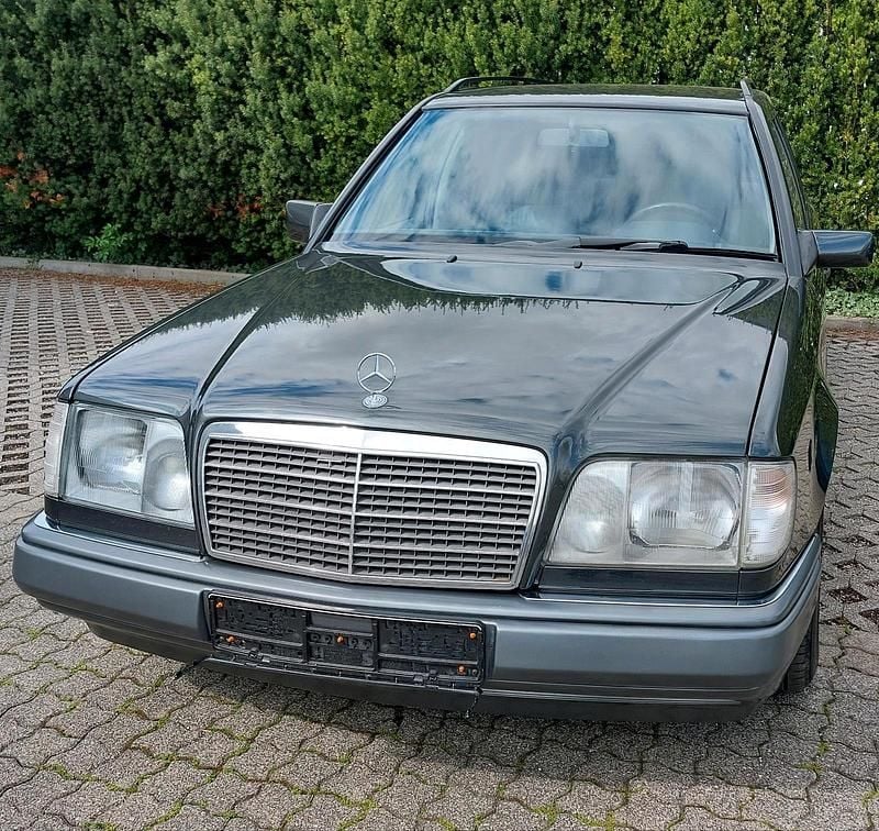 Second-hand Mercedes E280 193 CP (141 kW) 1995 Negru Break