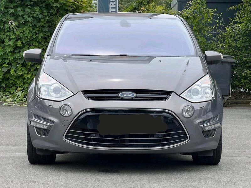 Grün Gebraucht 2013 Ford S-MAX S Van / Kleinbus | 9.999 € (Teuer) - Bild 1/4