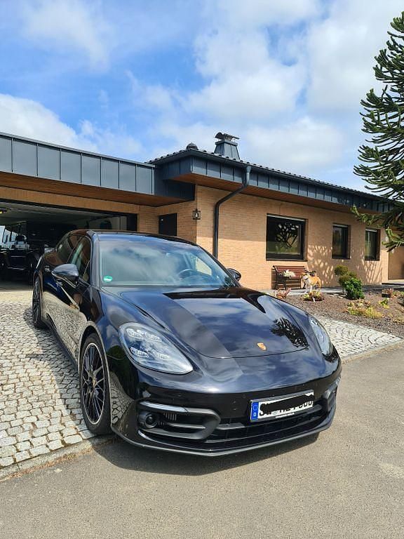 Schwarz Gebraucht 2023 Porsche Panamera 4 Platinum Edition Limousine | 93.900 € (Fairer Preis) - Bild 1/4
