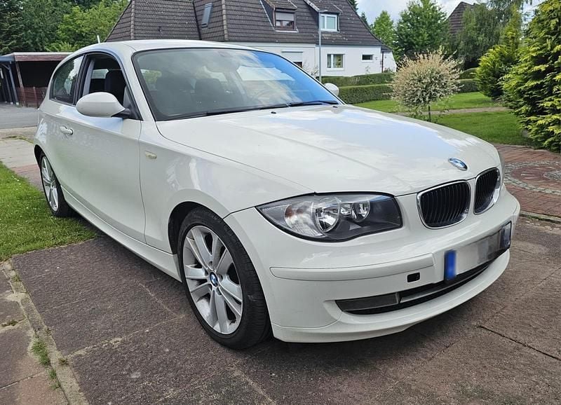 Używany BMW 116 122 KM (89 kW) 2009 Biały Hatchback