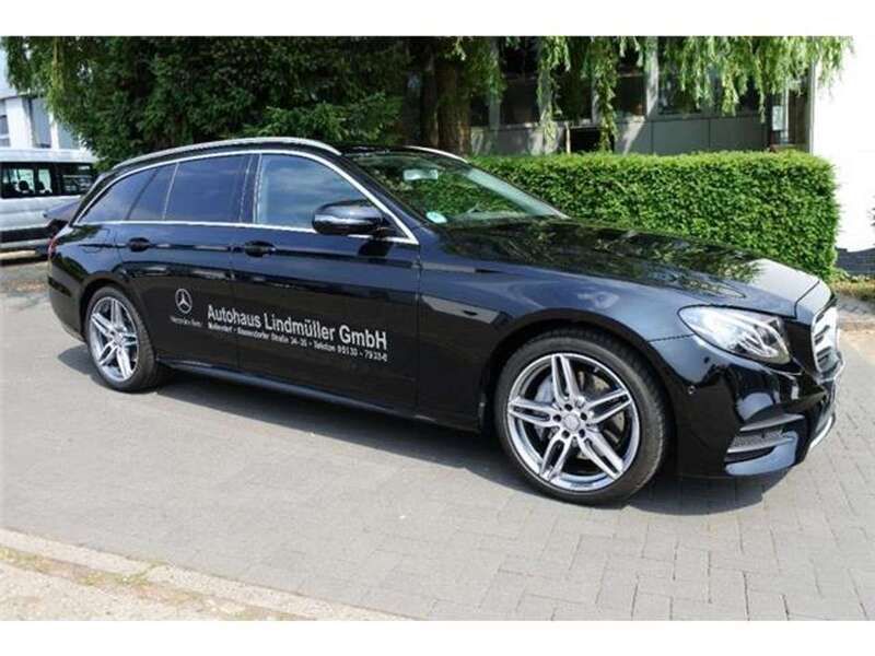 Schwarz Gebraucht 2017 Mercedes E200 AMG Kombi | 33.000 € - Bild 1/4