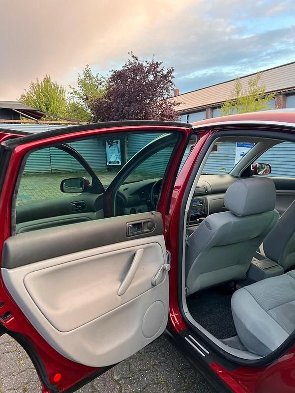 Gebraucht VW Passat 115 PS (84 kW) 2004 Rot Limousine