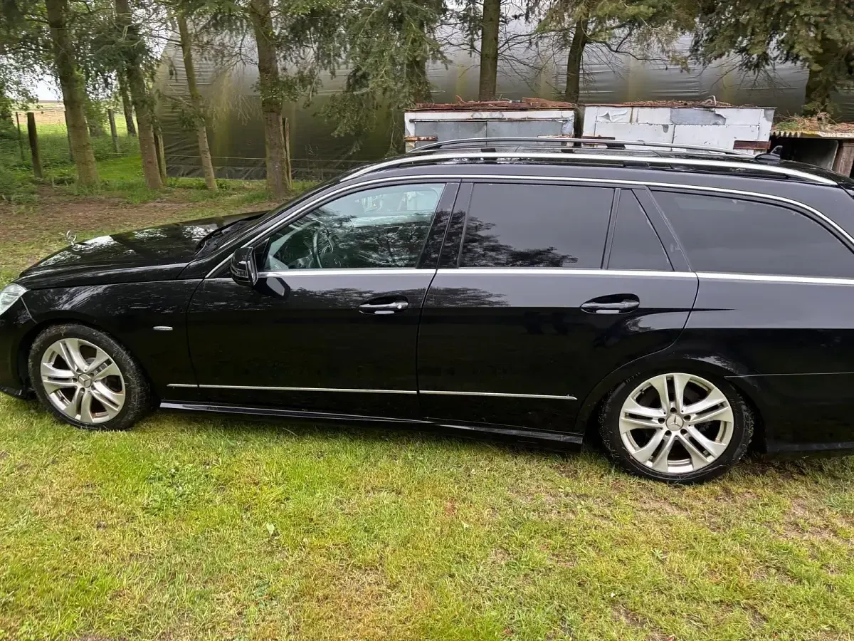 Gebraucht Mercedes E350 AMG line 245 PS (180 kW) 2010 Schwarz Kombi
