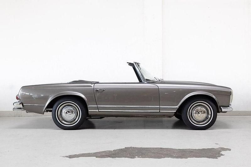 Gebraucht Mercedes 230 150 PS (110 kW) 1966 Grau Cabrio