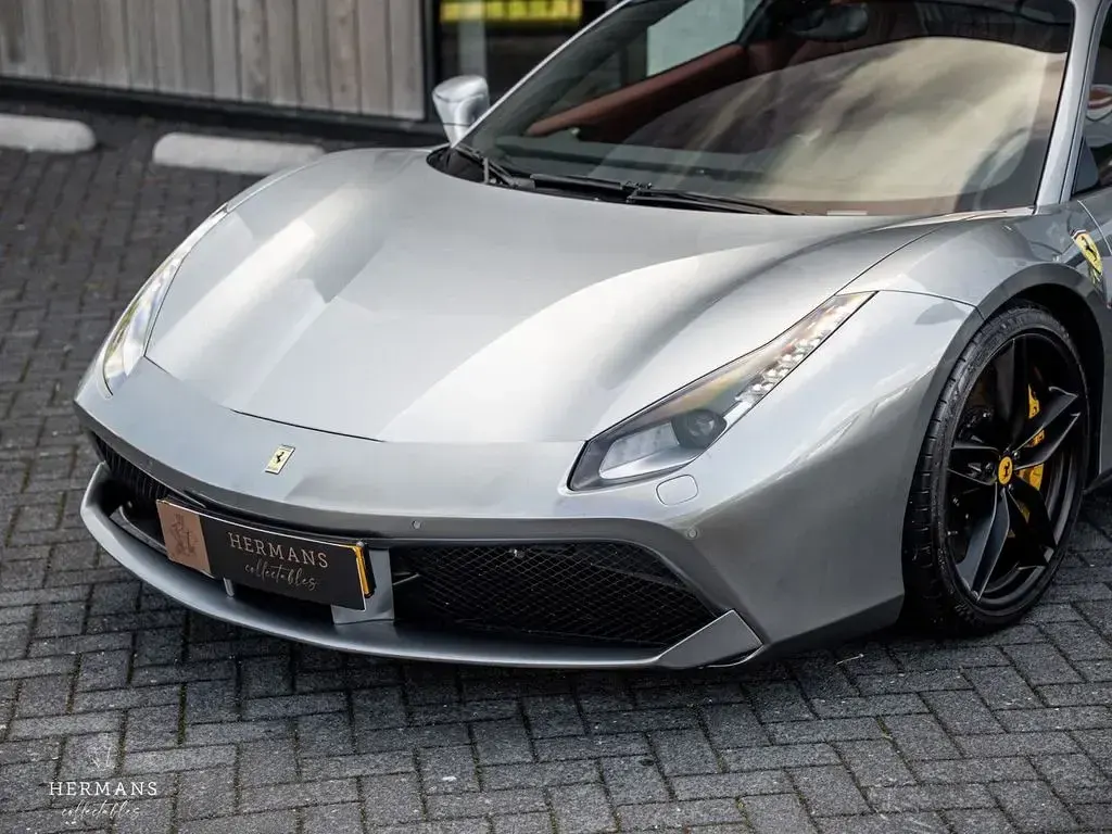 Second-hand Ferrari 488 672 CP (494 kW) 2018 Gri