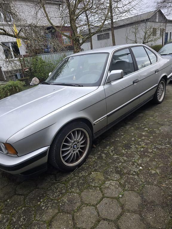Używany BMW 520 129 KM (94 kW) 1990 Srebrny Sedan/Limuzyna