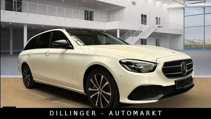 Weiß Gebraucht 2022 Mercedes E300 Limousine | 26.790 € (Superpreis) - Bild 1/4