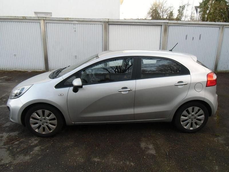 Gebraucht Kia Rio Spirit 86 PS (63 kW) 2012 Silber Limousine