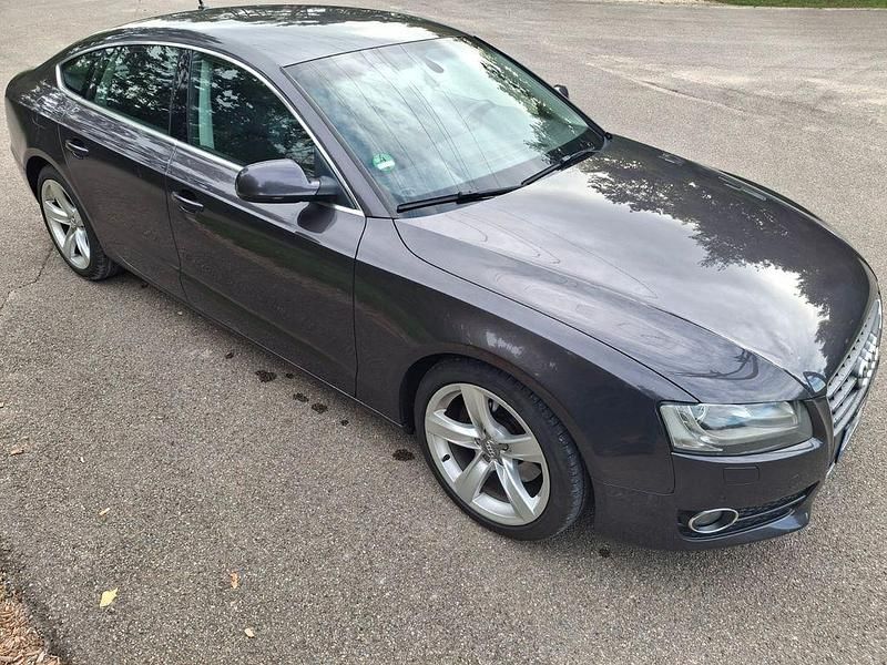 Grau Gebraucht 2011 Audi A5 Sportback Sport Kleinwagen | 9.450 € (Fairer Preis) - Bild 1/4