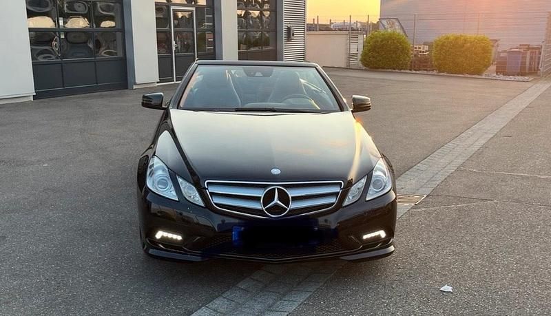 Gebraucht Mercedes E200 AMG 184 PS (135 kW) 2011 Schwarz Cabrio