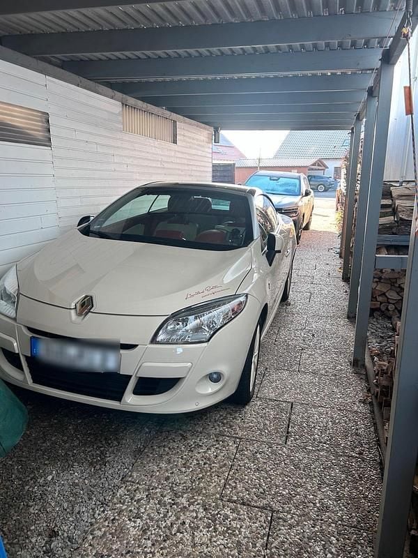 Weiß Gebraucht 2011 Renault Mégane Cabriolet Cabrio | 9.799 € (Fairer Preis) - Bild 1/4