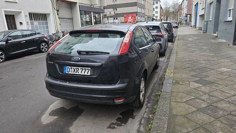 Gebraucht Ford Focus Ambiente 101 PS (74 kW) 2007 Schwarz Limousine