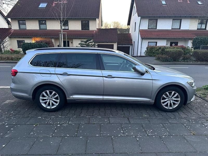 Gebraucht VW Passat Trendline 120 PS (88 kW) 2018 Silber Kombi