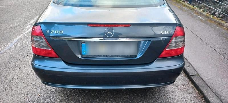 Gebraucht Mercedes E200 136 PS (100 kW) 2008 Grau Limousine