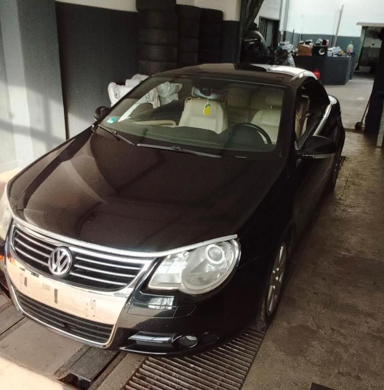Second-hand VW Eos 140 CP (102 kW) 2007 Negru Cabrio
