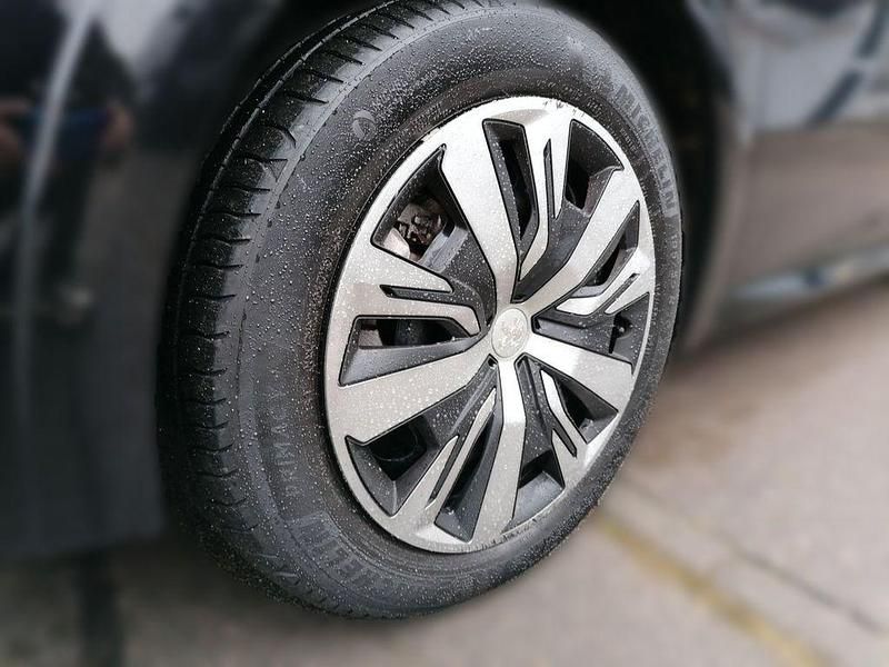 Gebraucht Peugeot e-208 Active 100 kW (136 PS) 2021 Schwarz Kleinwagen