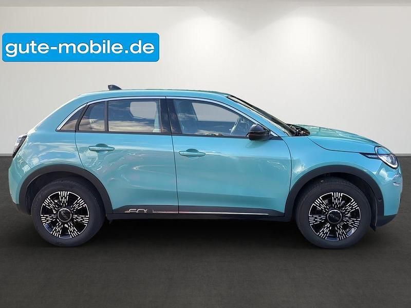 Gebraucht Fiat 600 101 PS (74 kW) 2024 Cielo blau SUV