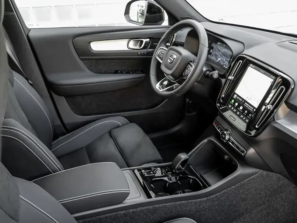 Gebraucht Volvo XC40 Plus 197 PS (144 kW) 2026 Grau SUV