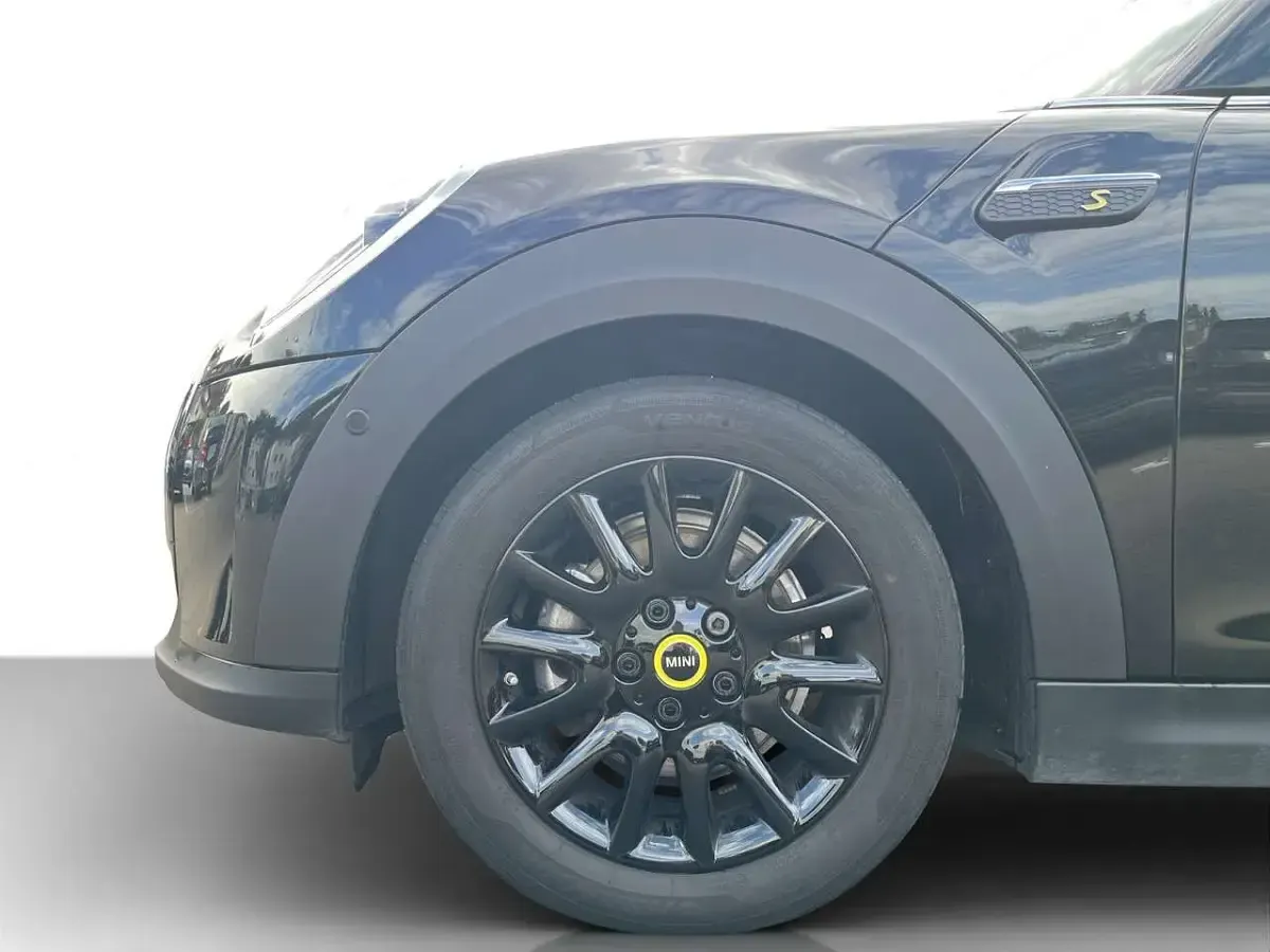 Gebraucht Mini Cooper SE 135 kW (184 PS) 2023 Schwarz Kleinwagen