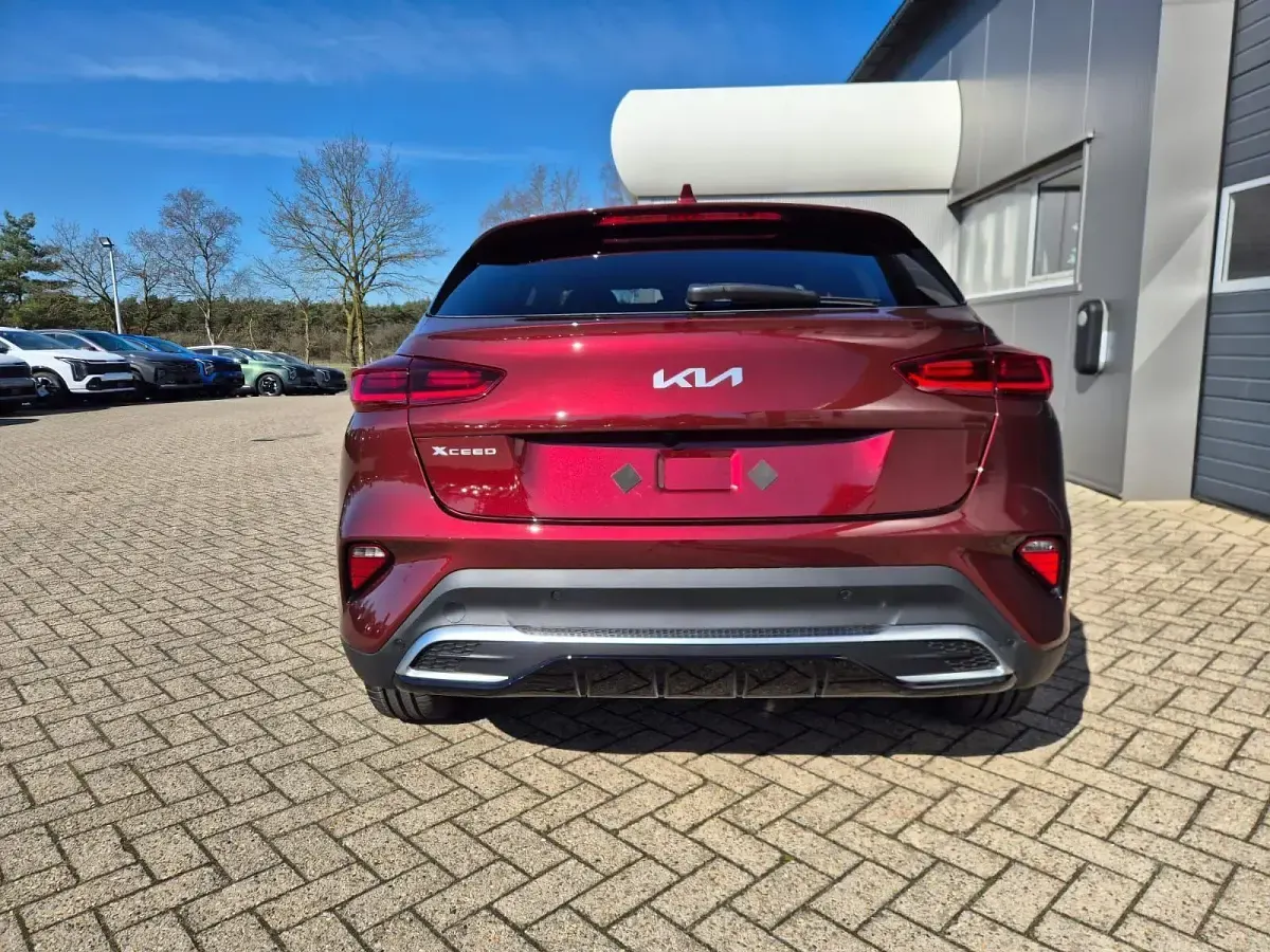 Neu Kia XCeed 150 PS (110 kW) 2026 Magma rot SUV