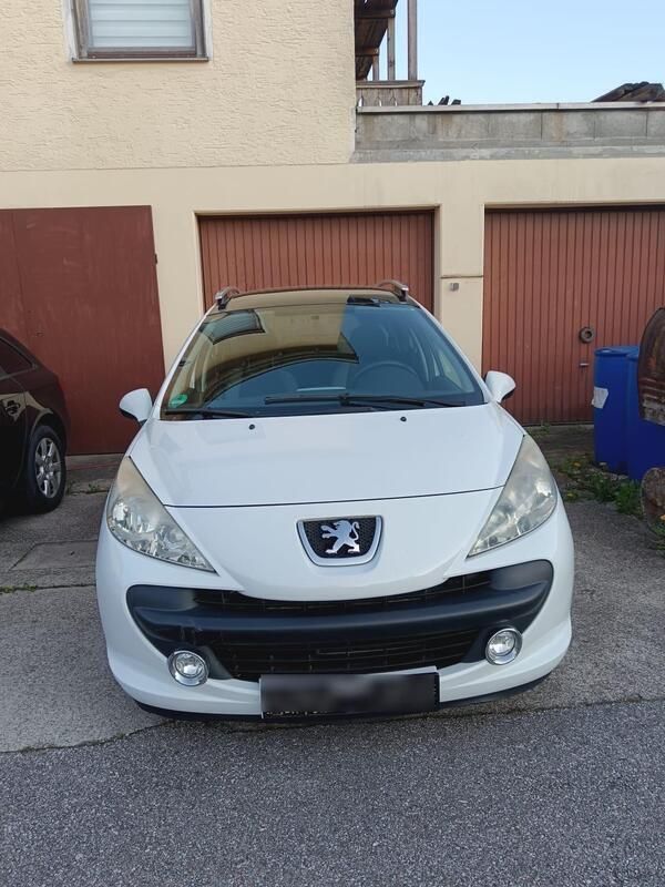 Weiß Gebraucht 2009 Peugeot 207 Kombi | 1.300 € (Guter Preis) - Bild 1/4