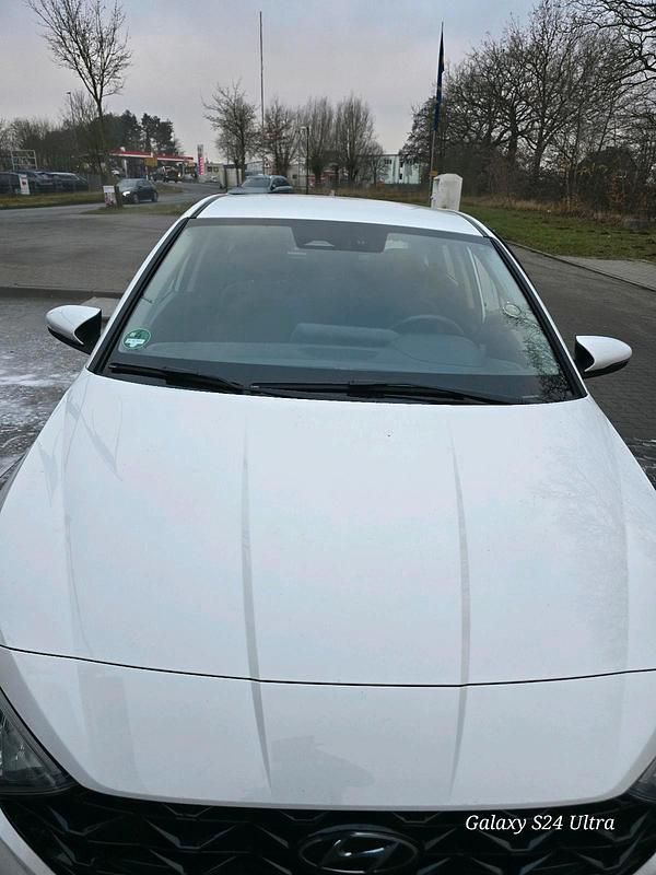 Gebraucht Hyundai i20 101 PS (74 kW) 2020 Weiß Kleinwagen