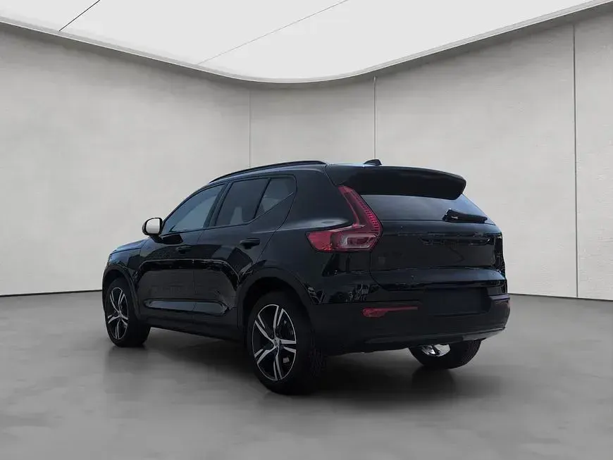 Gebraucht Volvo XC40 Plus 163 PS (119 kW) 2025 Onyx black / metallic SUV