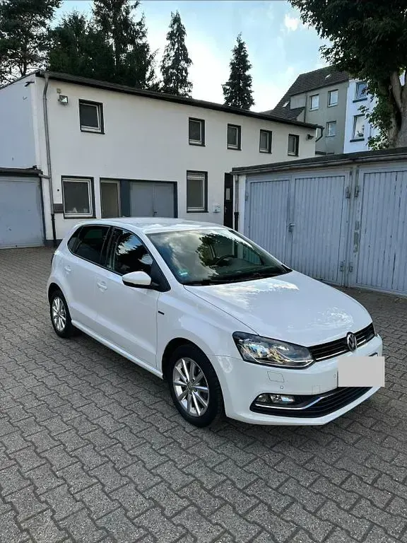 Gebraucht VW Polo LOUNGE 90 PS (66 kW) 2015 Weiß Limousine